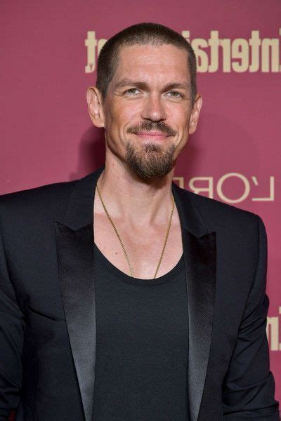 steve howey weight and height|Steve Howey Wiki, Height, Weight, Age, Girlfriend, Family,。